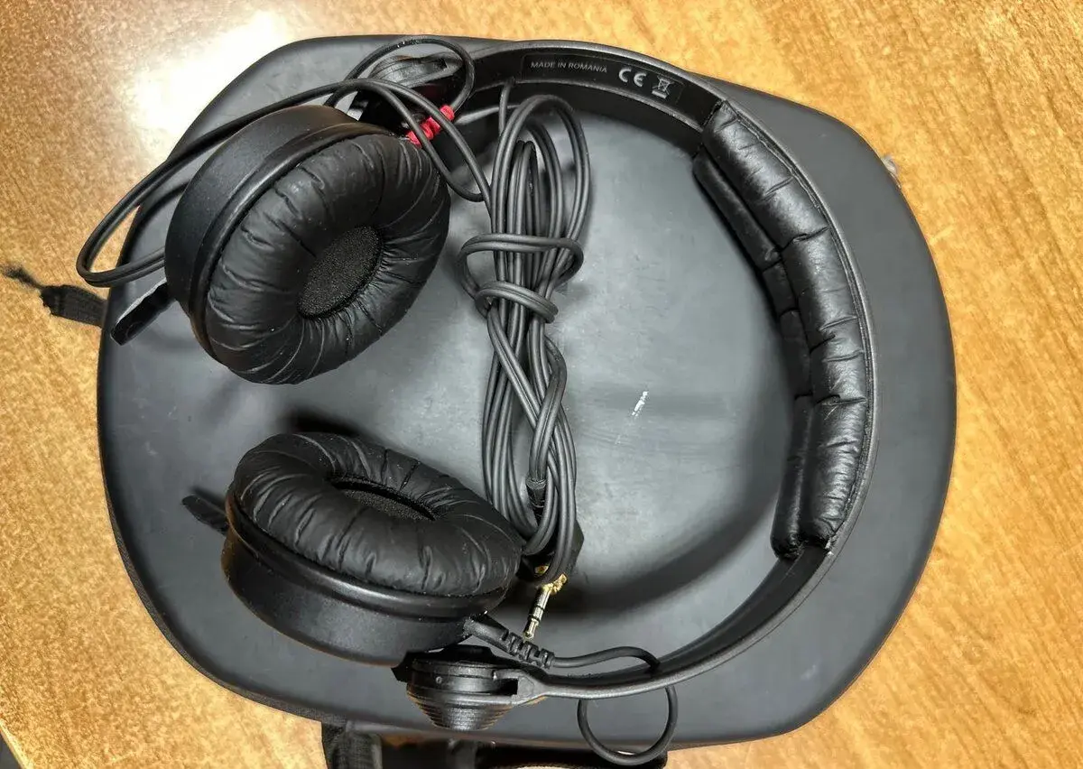 Profesionální sluchátka Sennheiser HD 25 70 Ohm.