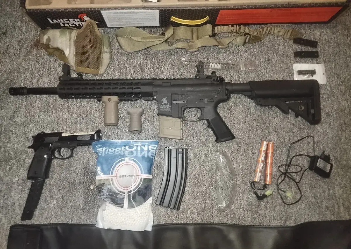 Airsoft AEG M4 Lancer tactical