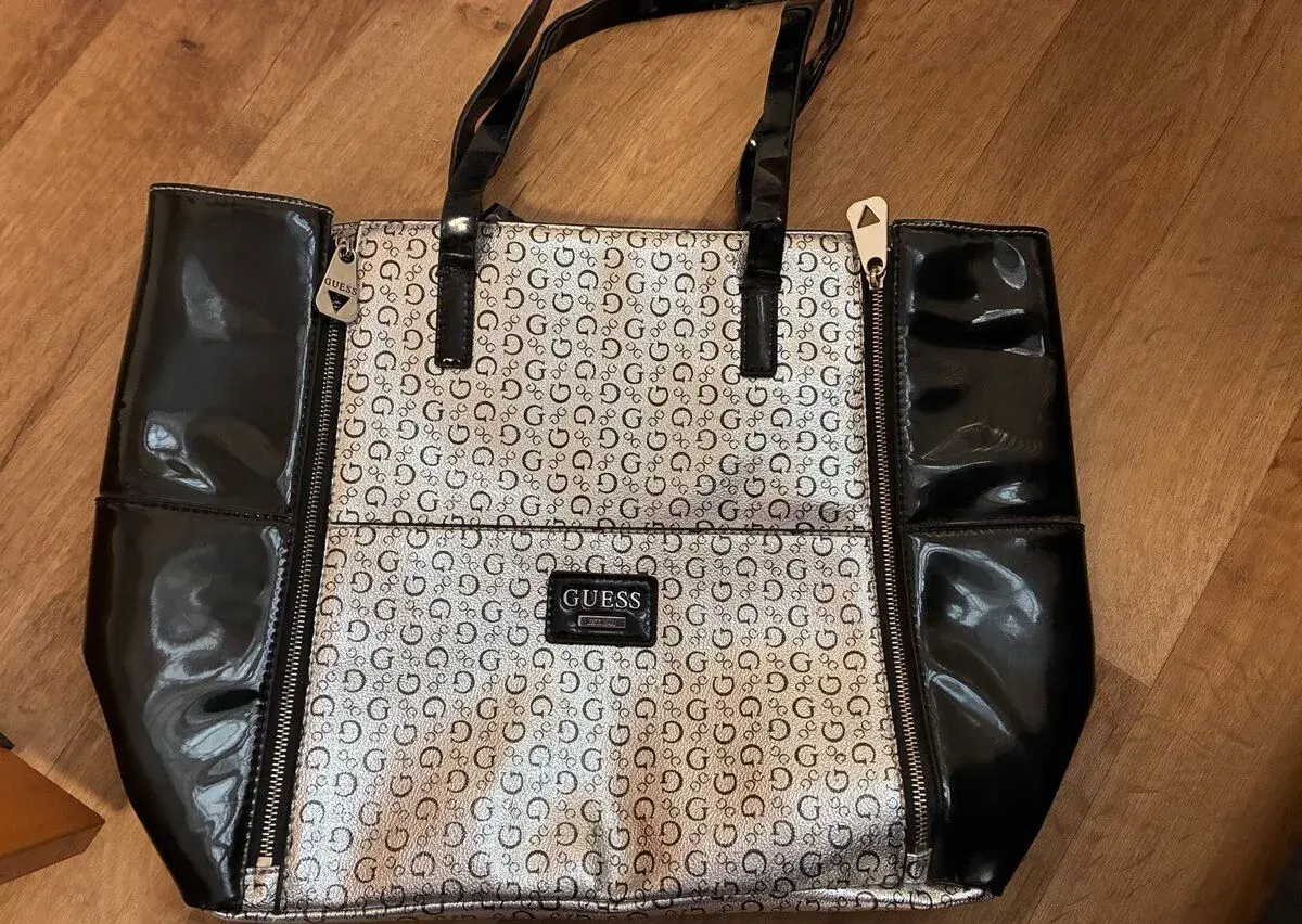 Kabelka Guess