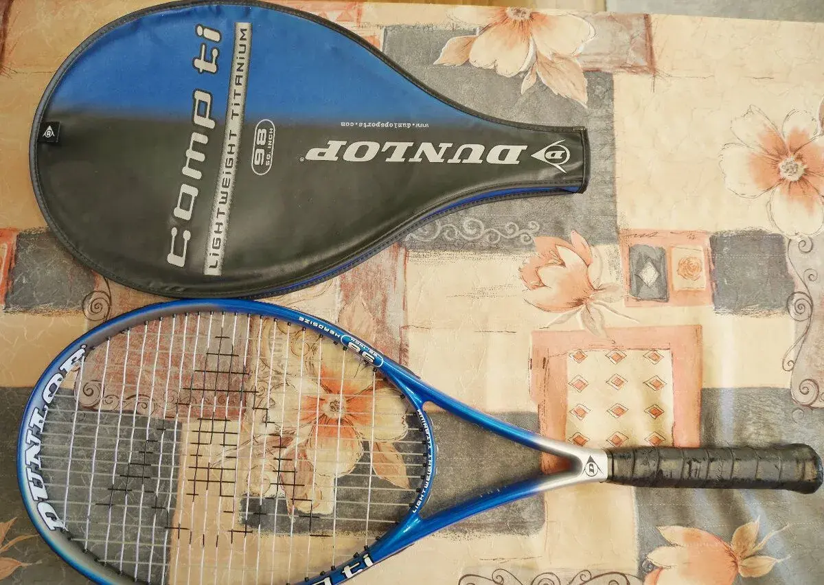 Tenisová raketa Dunlop-materiál Titanium