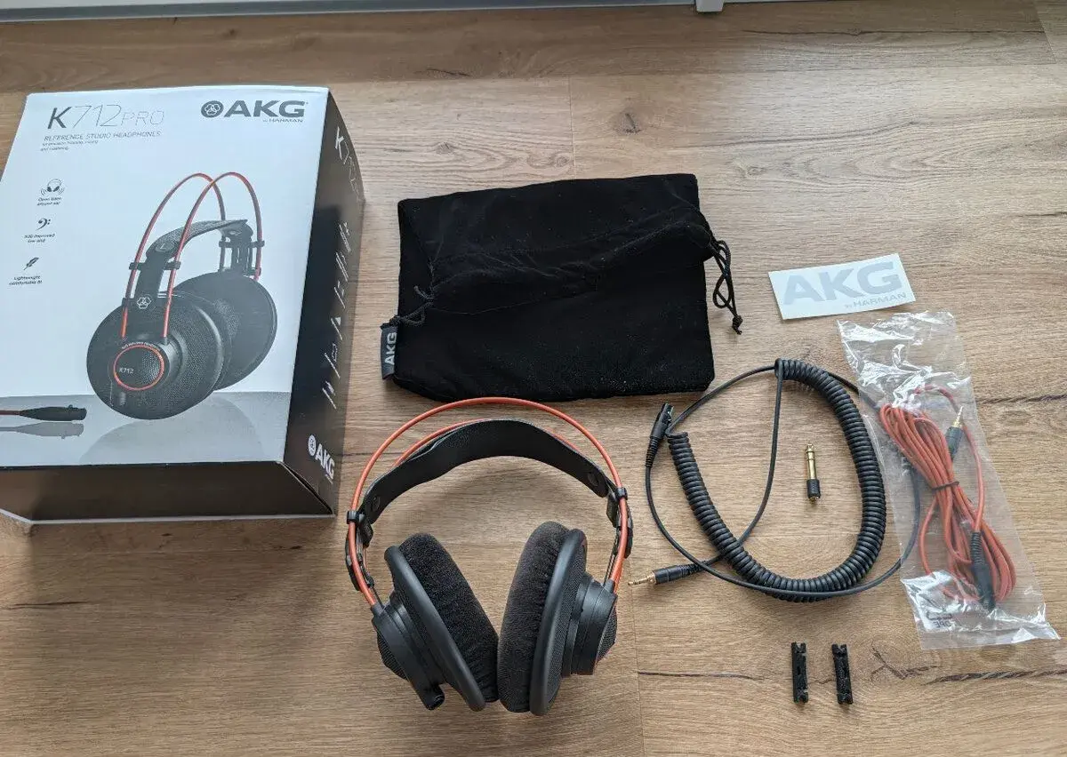AKG K712 Pro studiová sluchátka, kompletní balení, k opravě