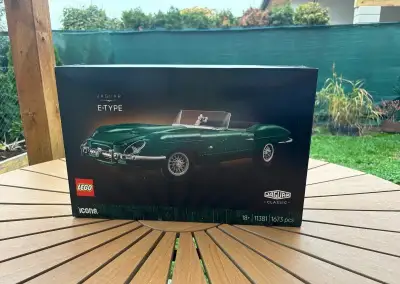 LEGO Icons 11381 Jaguar E-Type, nové nerozbalené