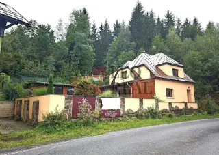 Prodej rodinného domu s wellness a možností ubytování – Údol