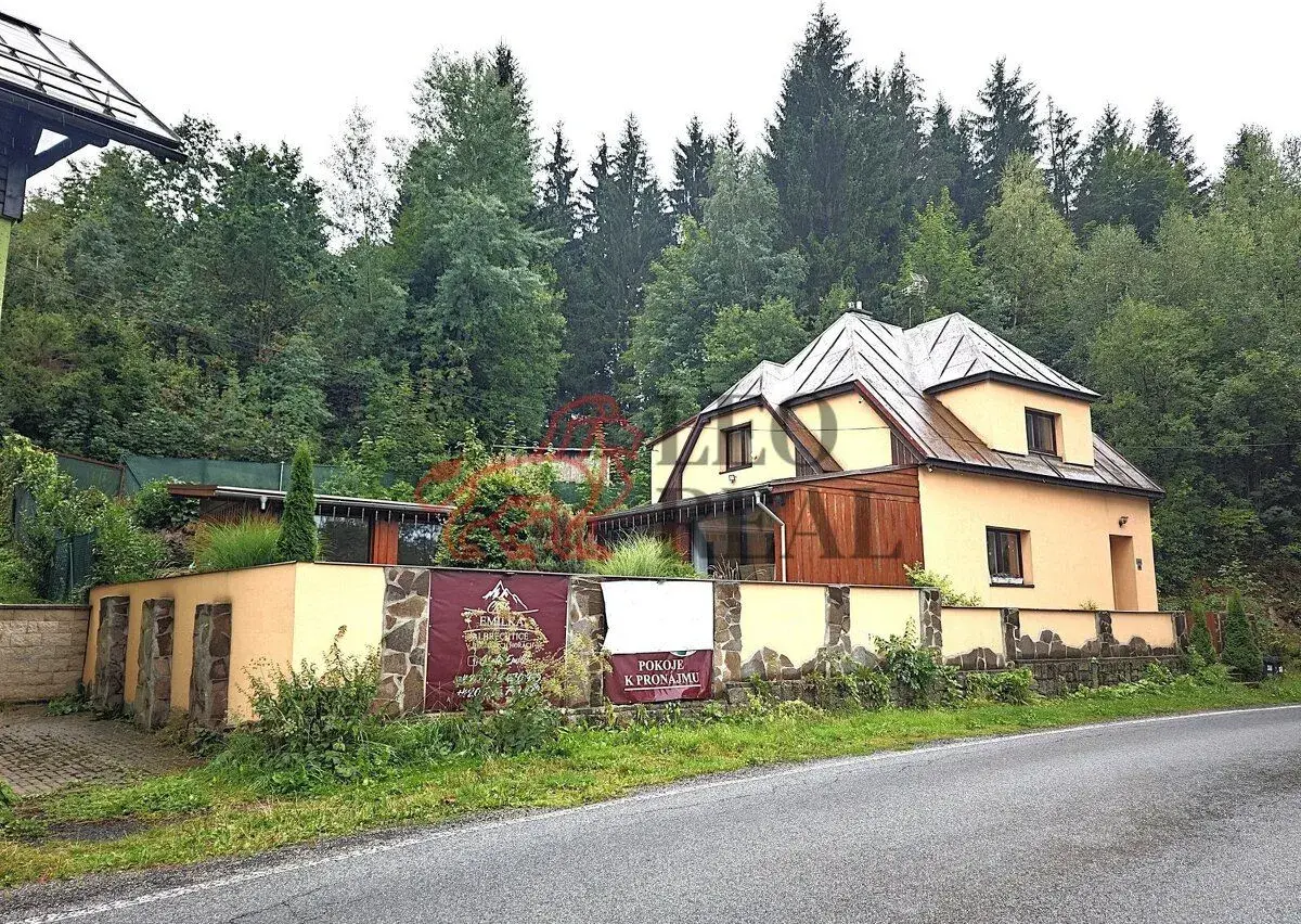 Prodej rodinného domu s wellness a možností ubytování – Údol