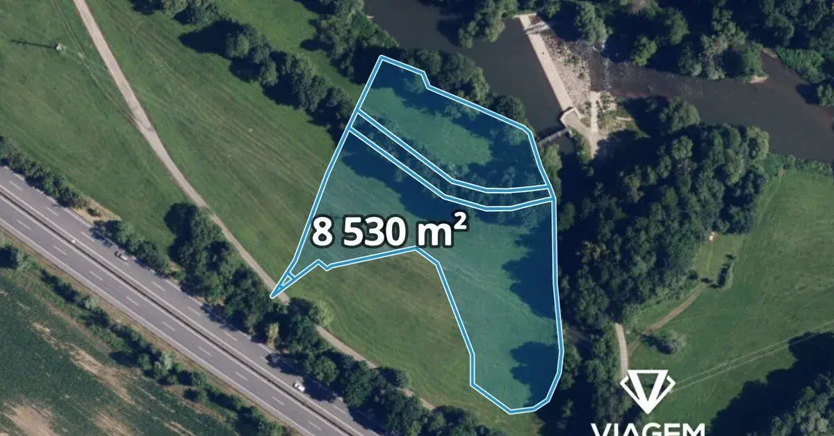 Pole 8 530 m²