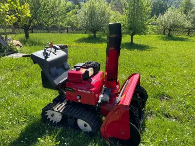 Honda hybridní sněhová fréza HSM 1390i (profi)