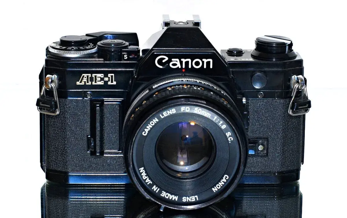 Canon AE-1 Black + FD 1,8/50mm S.C. STAV