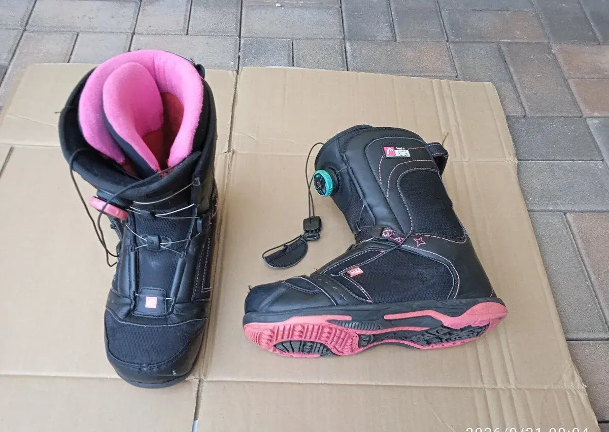 Boty na snowboard Head -stélka 26 cm.