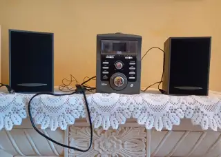 radiopřehravač Trevi s CD a USB + 2 reprobedny