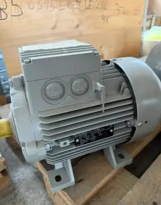 Elektromotor Siemens 1,1kW, 680 ot, patkový