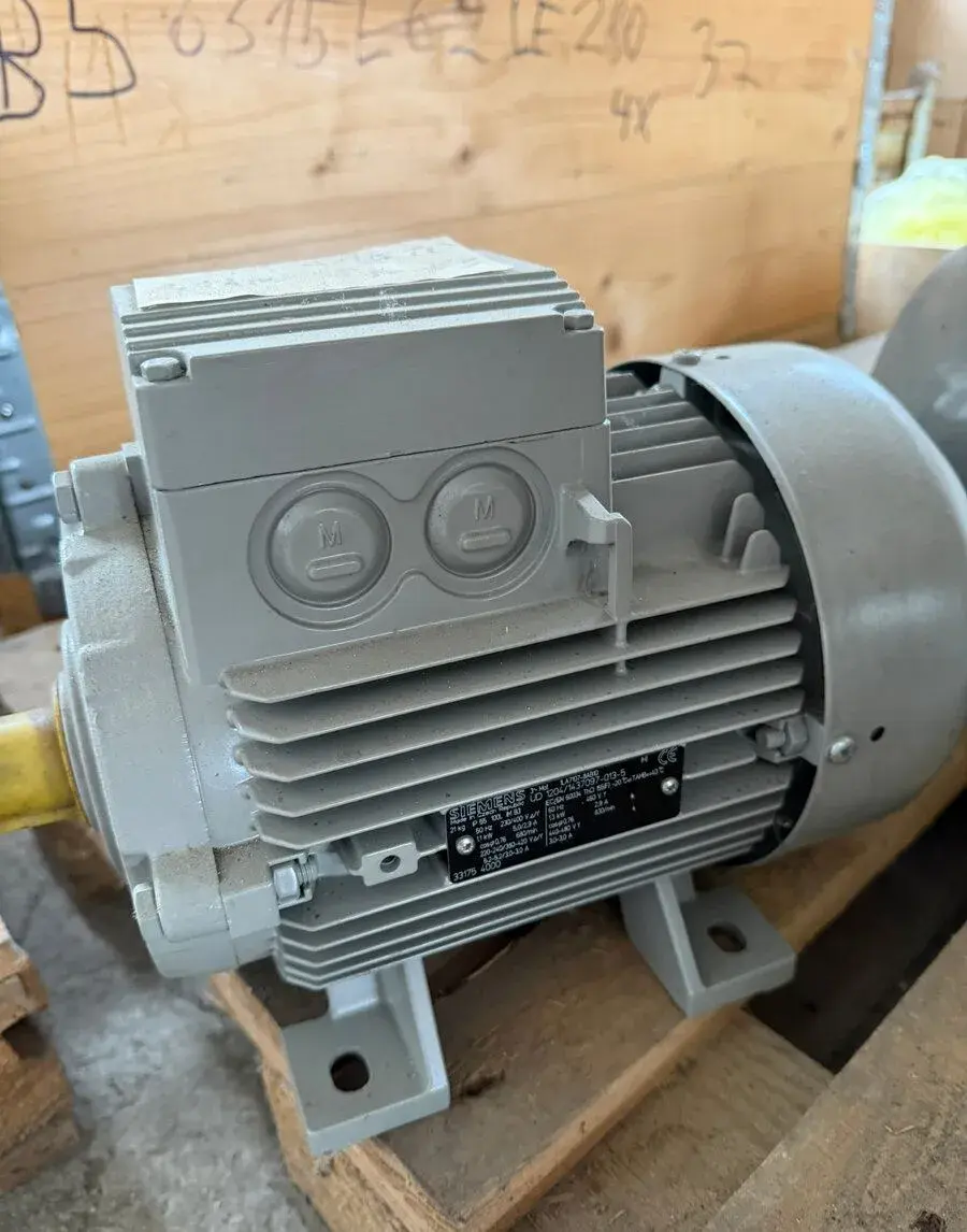 Elektromotor Siemens 1,1kW, 680 ot, patkový