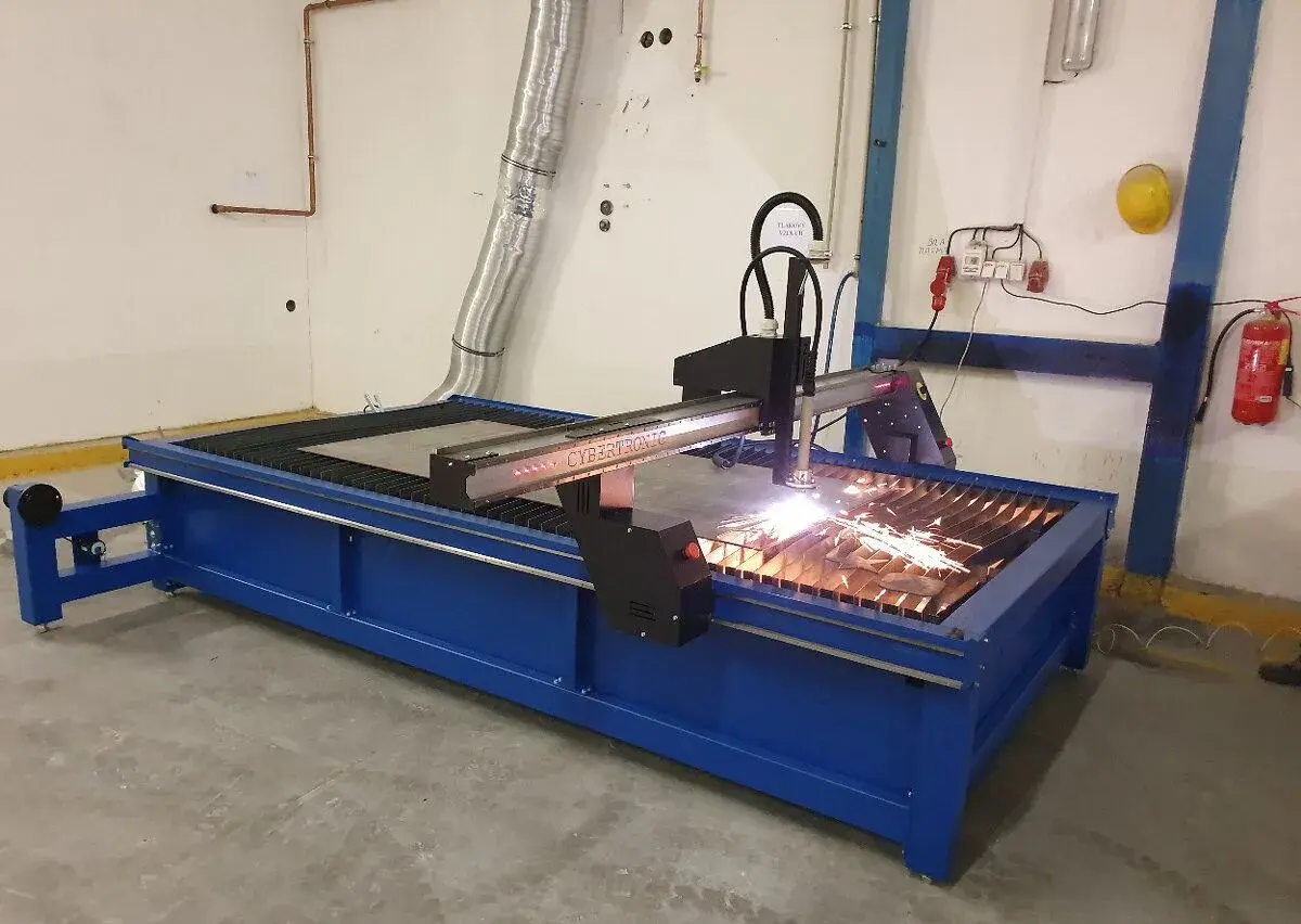 CNC Plazma 1600 x 3100mm s možností rotační osy