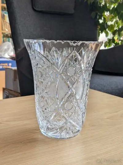 Broušená skleněná váza + popelník
