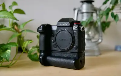 Lumix S1 tělo + battery grip