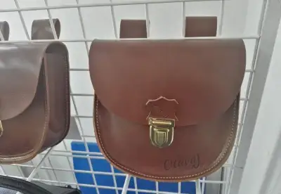 Podopasková kožená brašna, pravá kuže, kapsička, dokladovka