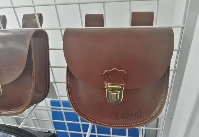 Podopasková kožená brašna, pravá kuže, kapsička, dokladovka