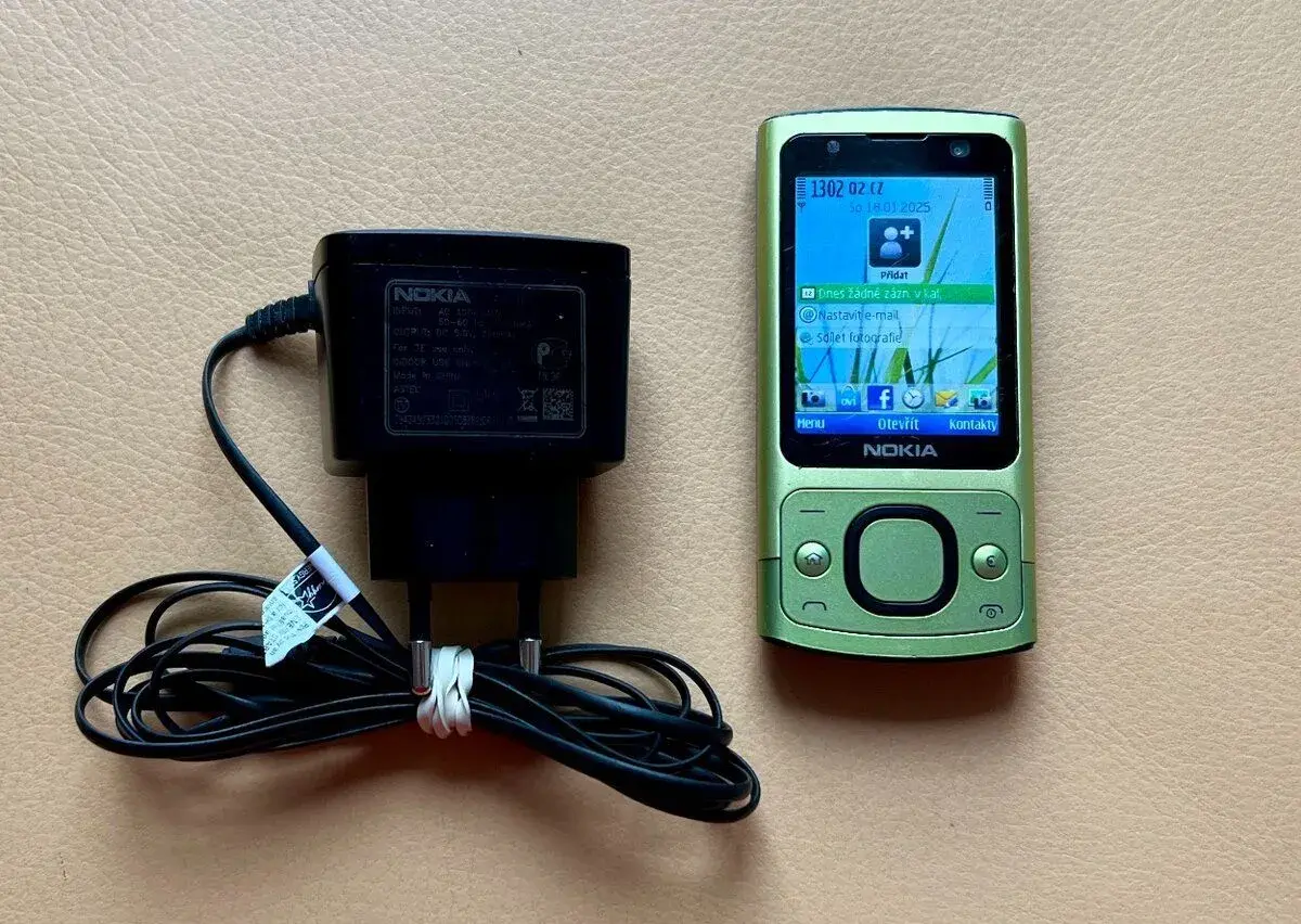 Nokia 6700s