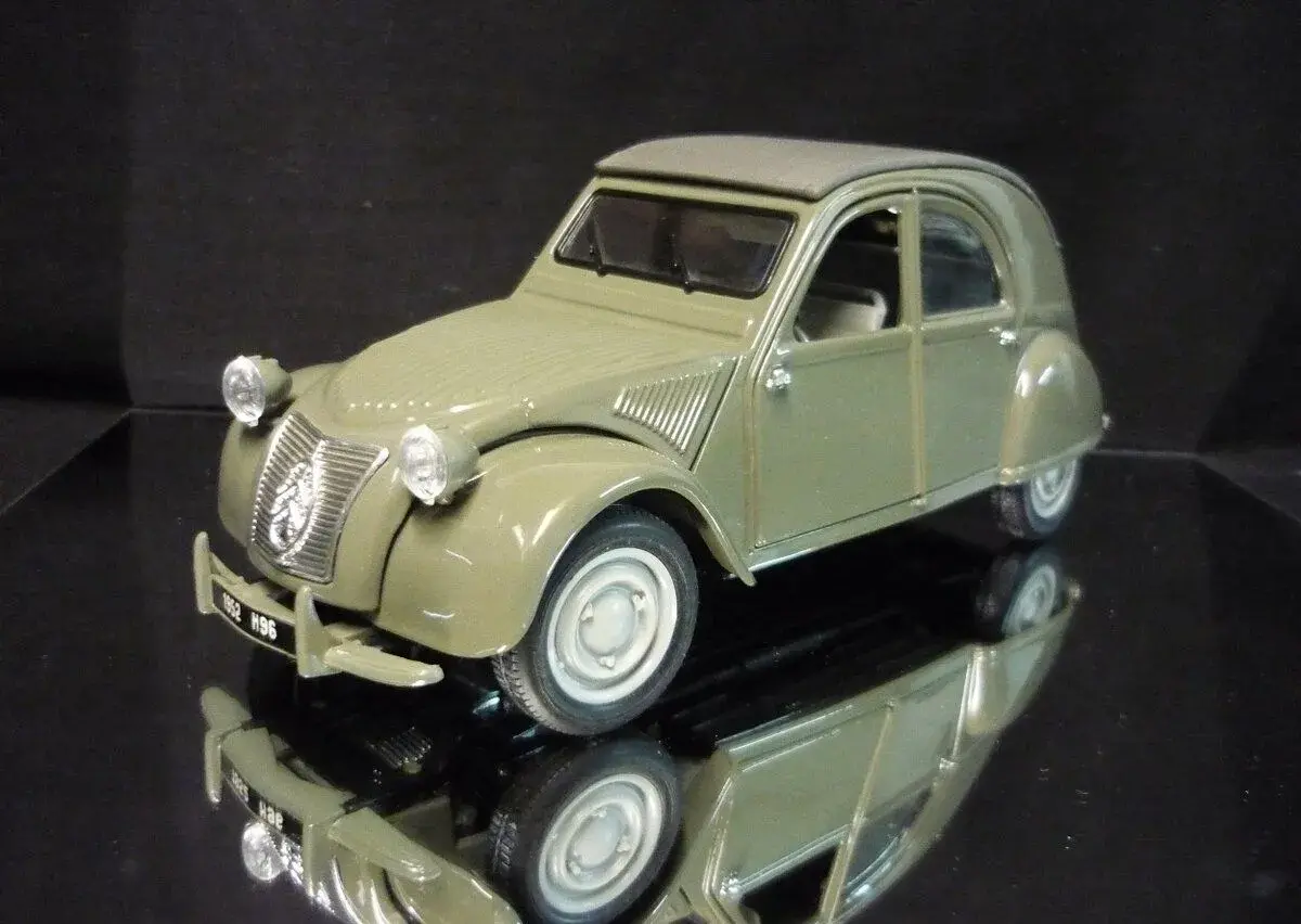 Citroen 2CV Maisto 1/18