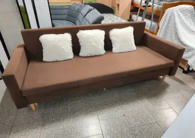 Pohovka rozkládací hnědá