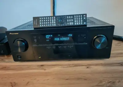 P: 7.1 Reciver Pioneer VSX-921K + 1021K na díly