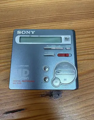Sony MZ-R70 MD Mini Disc Walkman
