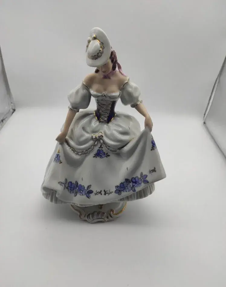Royal Dux porcelán - Dáma s kloboukem