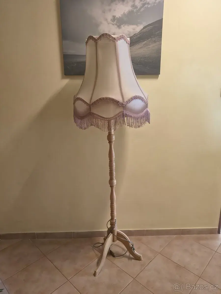 Stojatá lampa