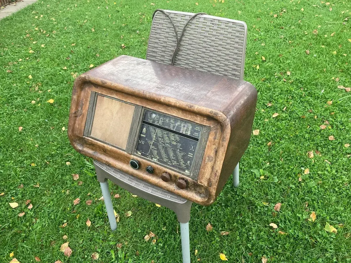 Starožitné retro rádio magnadyne