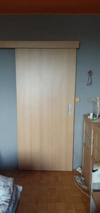 POSUVNÉ DVEŘE