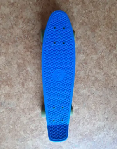 Modrý pennyboard Spokey 57 cm
