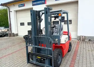 Vysokozdvižný vozík 2.5T, 3.0m zdvih, DIESEL
