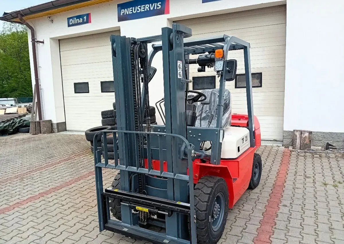 Vysokozdvižný vozík 2.5T, 3.0m zdvih, DIESEL