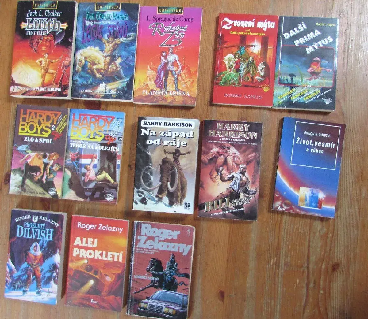 Scifi a fantasy - Douglas Adams, Zelazny, gamebooky