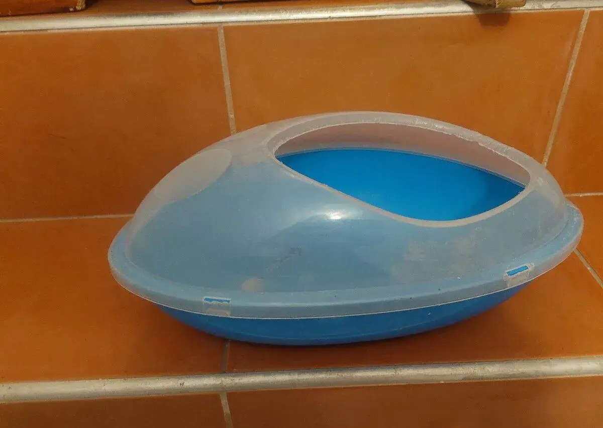wc - záchod pro činčilu, činčila