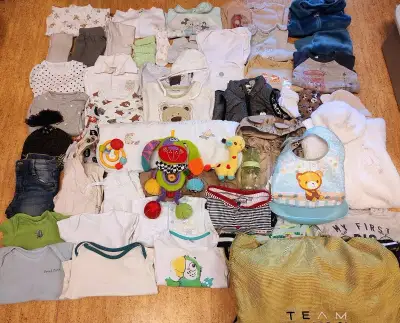 Neutrální nebo až chlapecká vybavička na mimi.