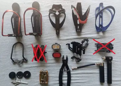 Košíky, pumpičky, světla, drobné příslušenství na kolo