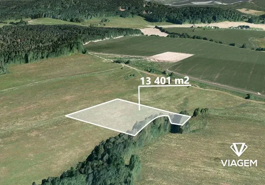 Pole 13 401 m²