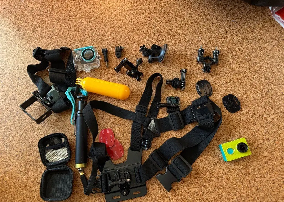 Xiaomi Yi Action Camera + spousta příslušenství + 16GB