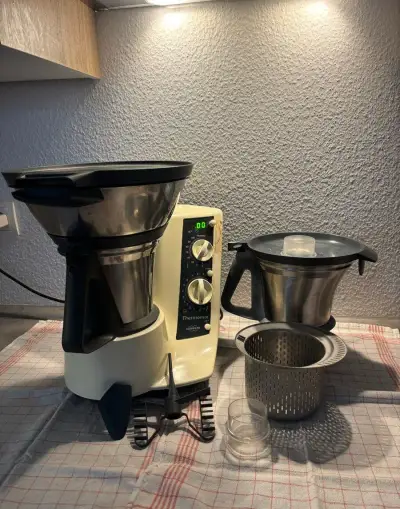 Thermomix TM21 – plně funkční + náhradní hrnec