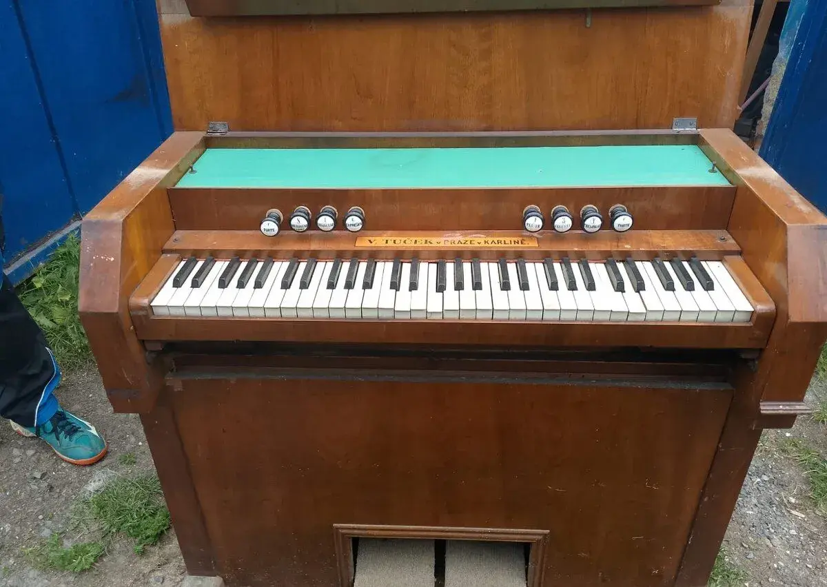 Harmonium viz foto