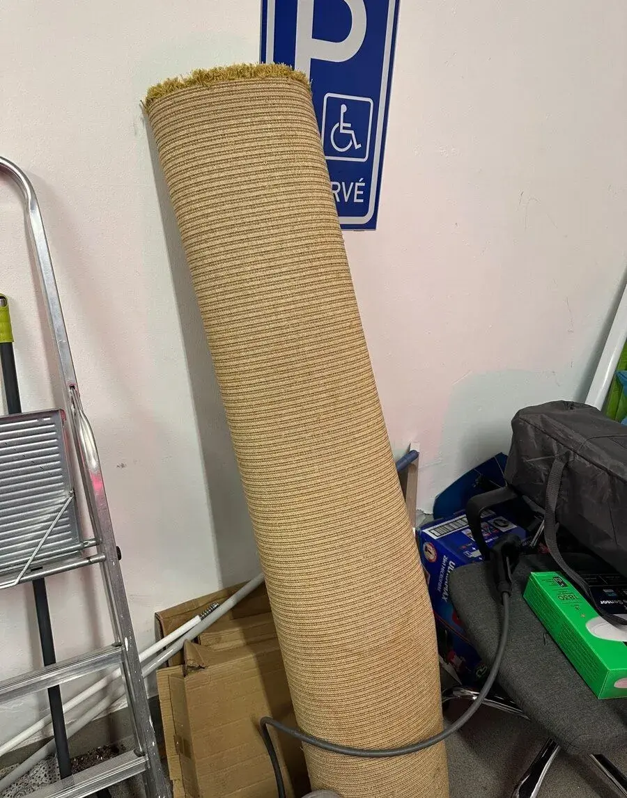 Koberec chlupatý Ikea - žluto-hořčicový