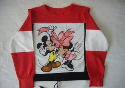 Mikinu s motivem Disney