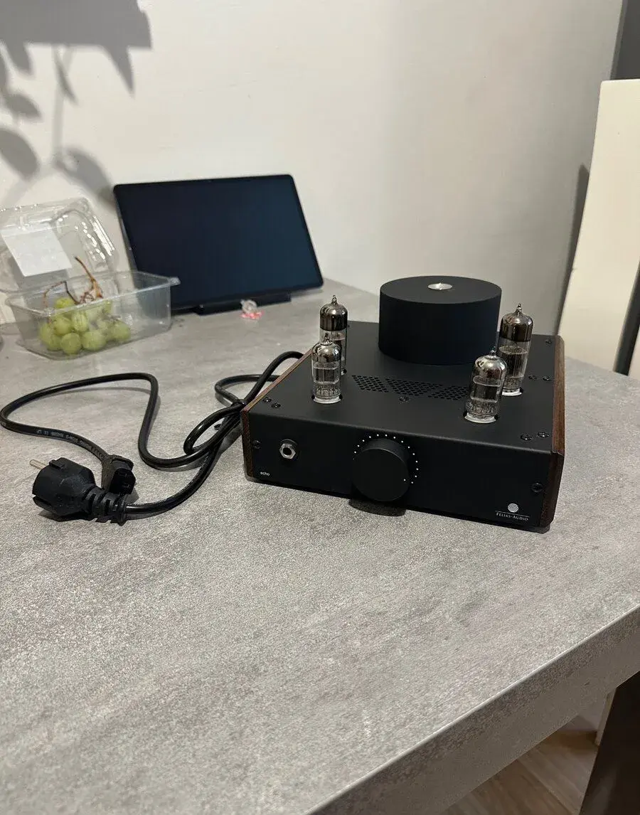 Feliks Audio Echo – elektronkový sluchátkový zesilovač OTL