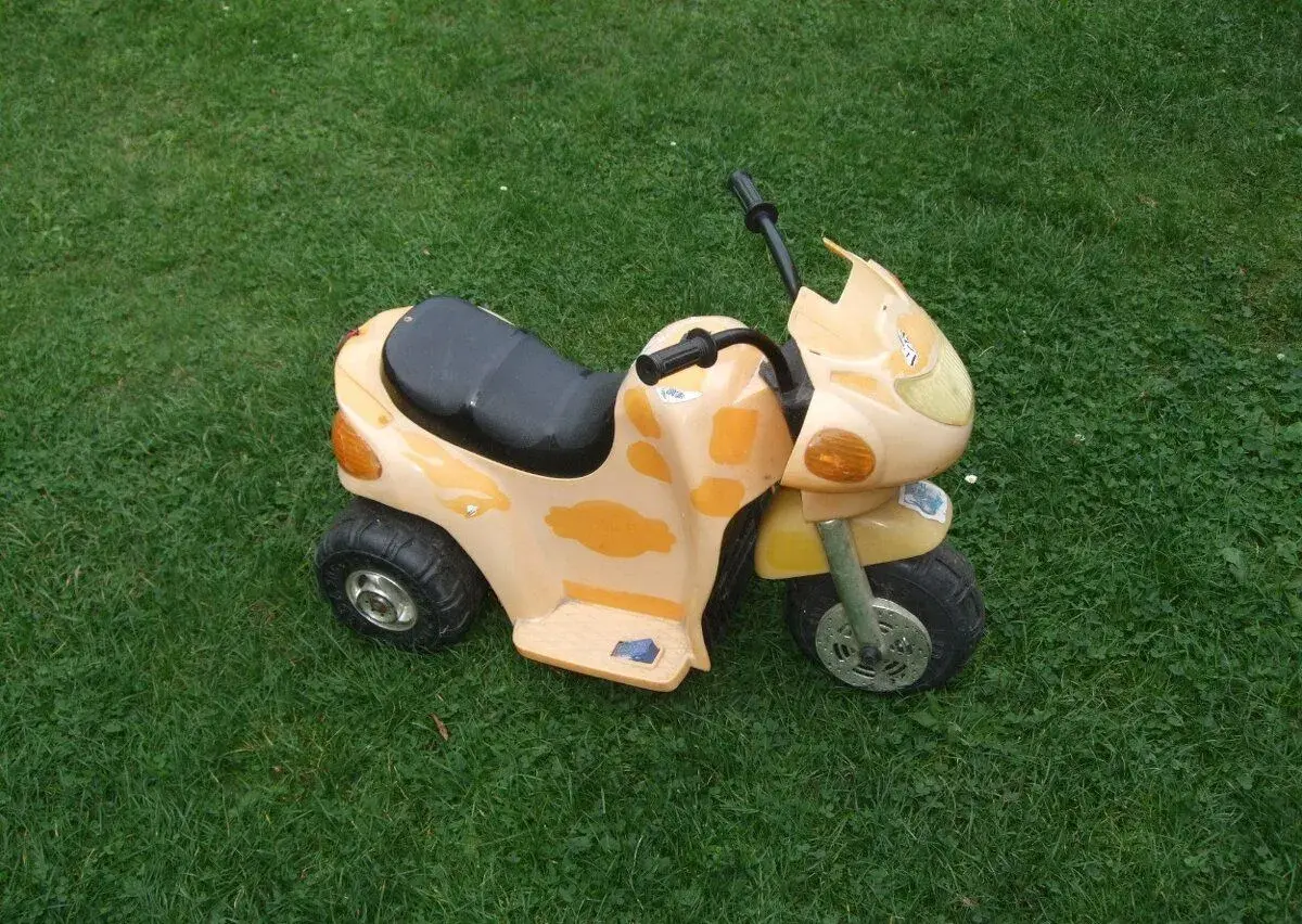 Dětská el.motorka na baterii pojízdná.