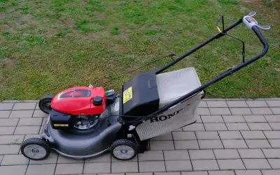 Motorová sekačka s pojezdem Honda HRG 536 VK