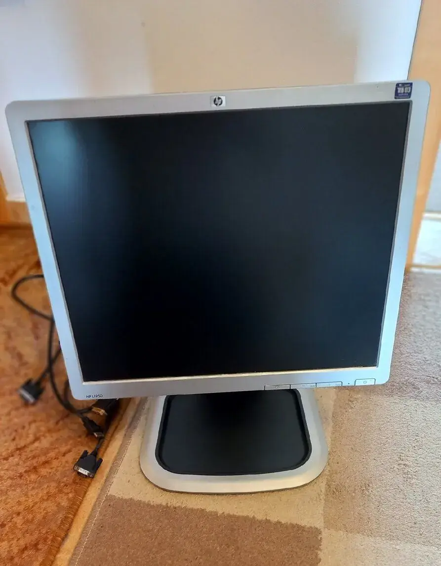 Značkový 19" LCD monitor HP Compaq