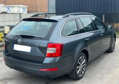 BOLT UBER TAXI AUTOPŮJČOVNA ŠKODA OCTAVIA