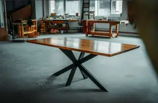 Nový masivní dubový stůl 200 × 90 cm – kovová podnož pavouk