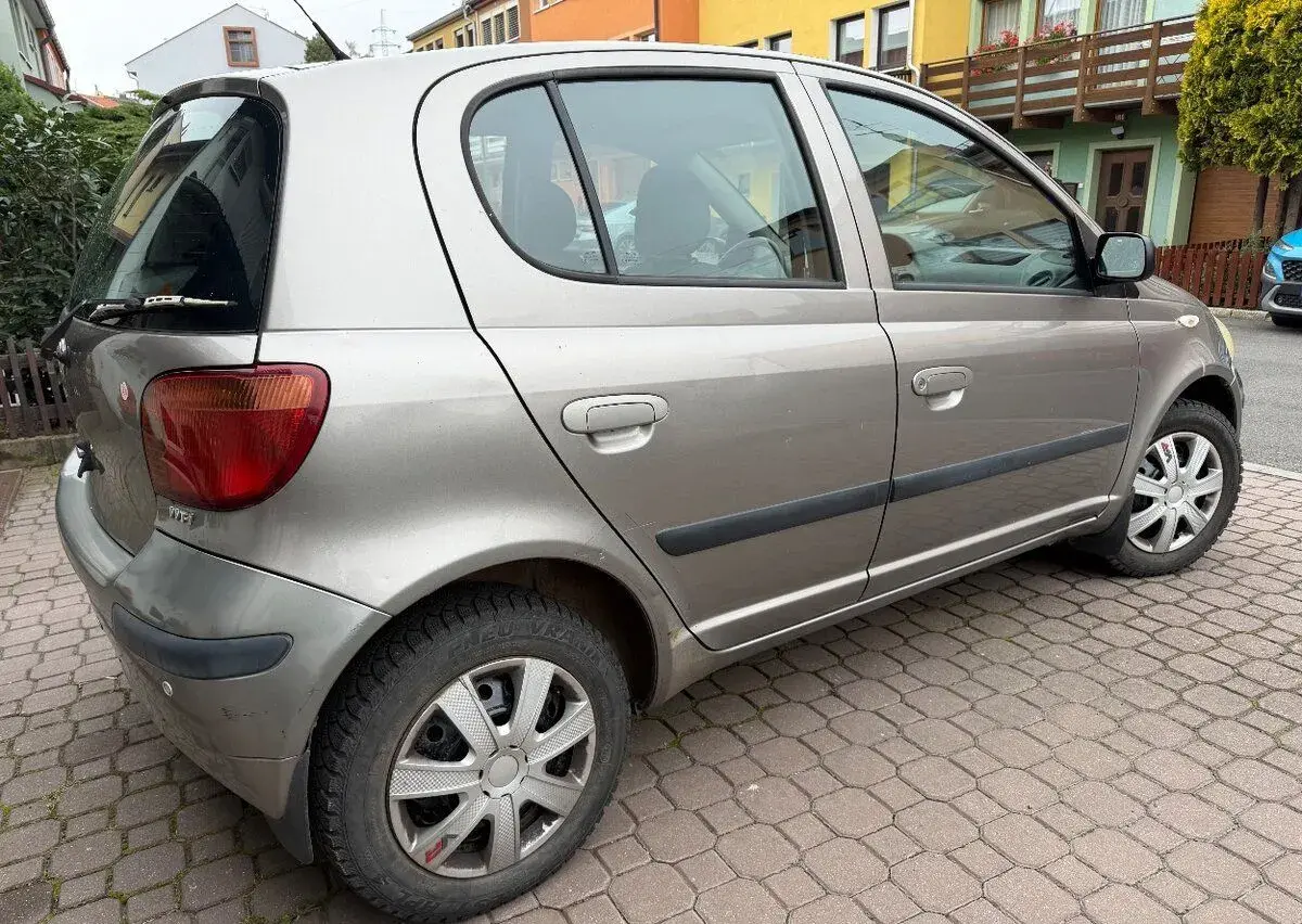 Toyota YARIS – 2004, 144 000 km