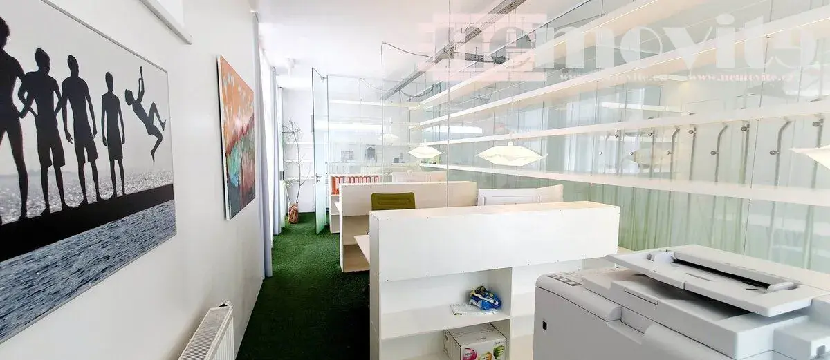 Exkluzivně nabízíme na prodej částečně vybavenou kancelář -